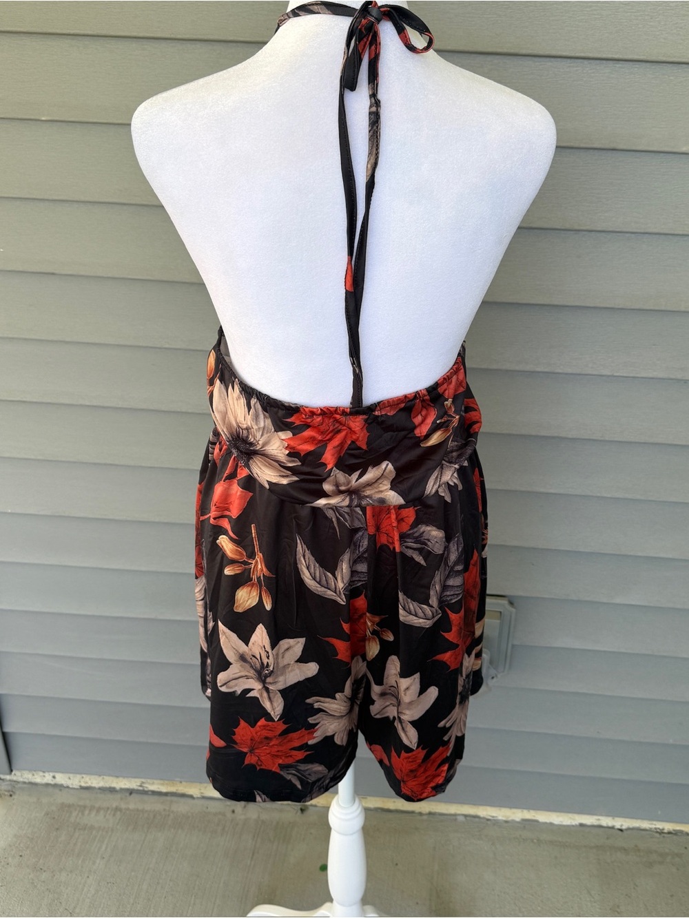 NWOT Plus Size 1XL Floral Leaf Print Halter Romper Elastic Waist Size 14 Summer